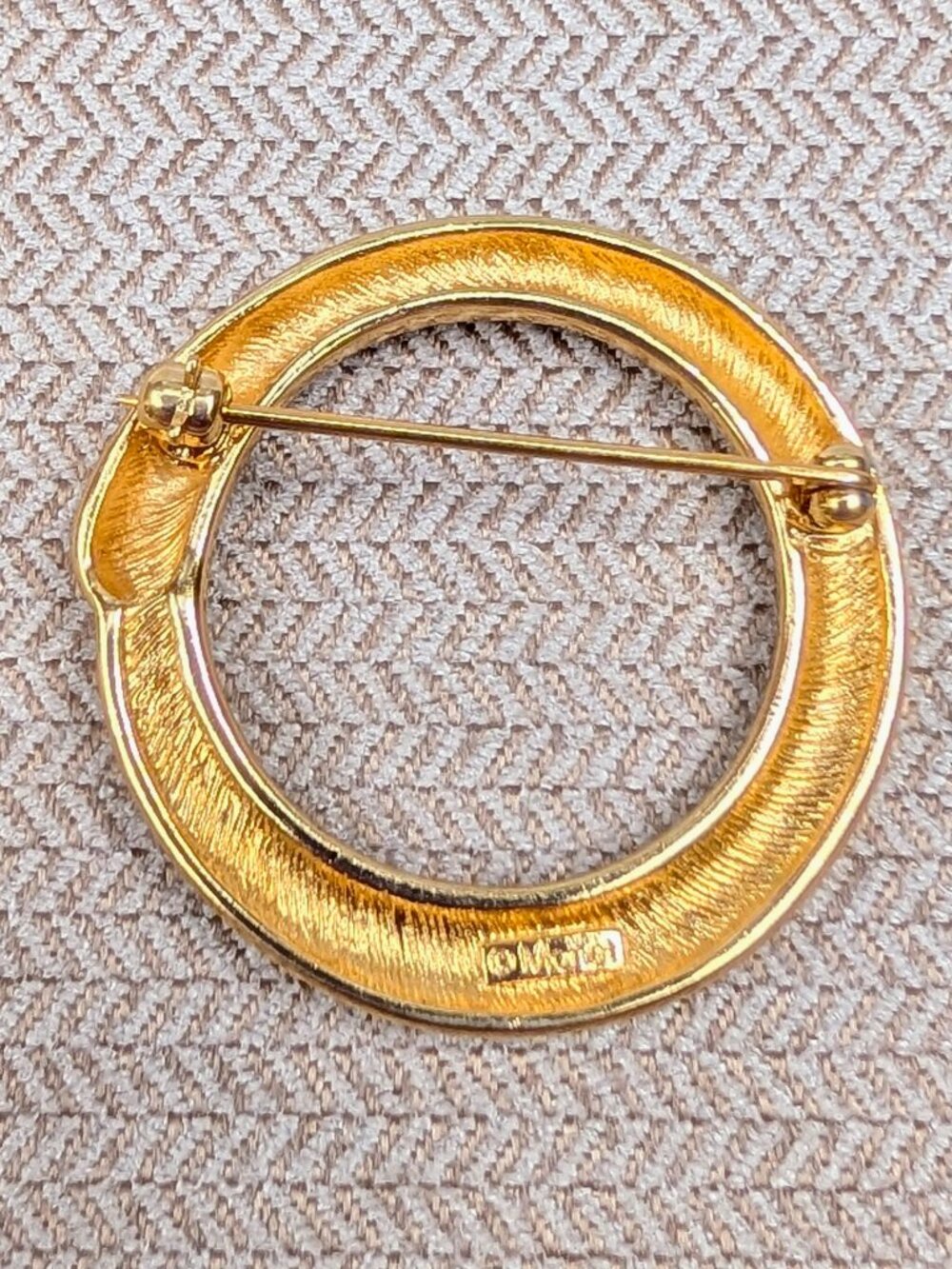Monet Swirling Brooch in Gold Tones - Vintage - Picture 8 of 8